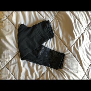 Lululemon Acro Crop 4, black. Guc